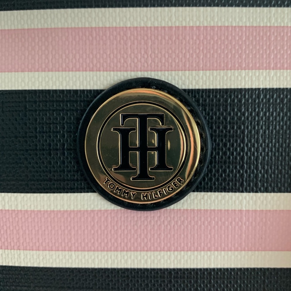 SOLD - Tommy Hilfiger Purse! - Picture 2 of 4